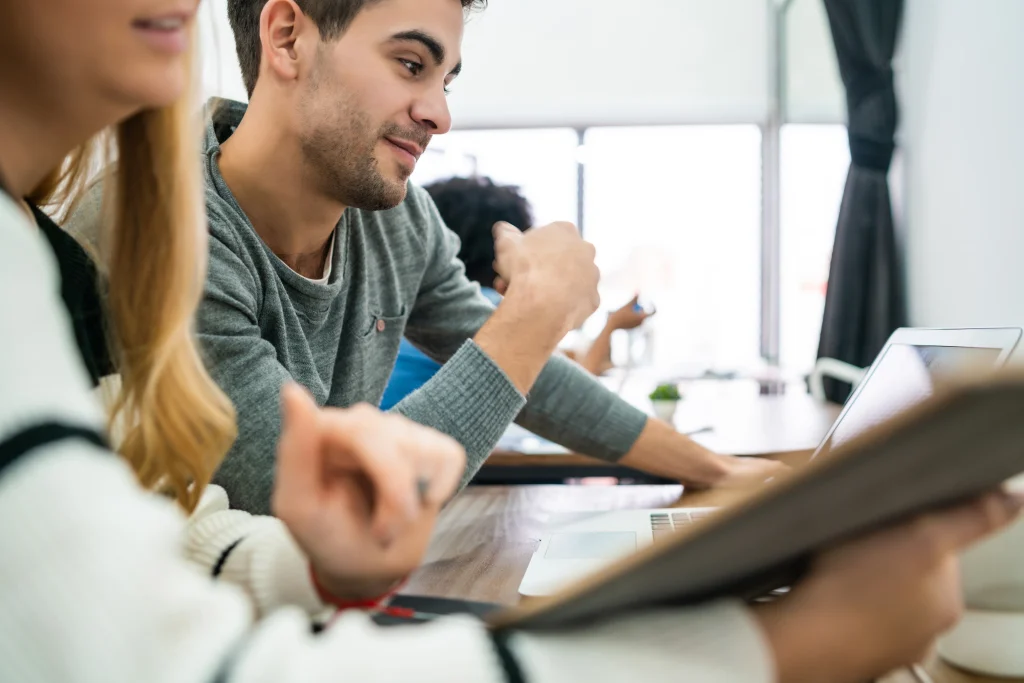 Cómo Elegir el Curso de Formación Adecuado para Tu Desarrollo Profesional
